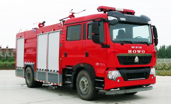 豪沃7噸干粉泡沫聯用消防車